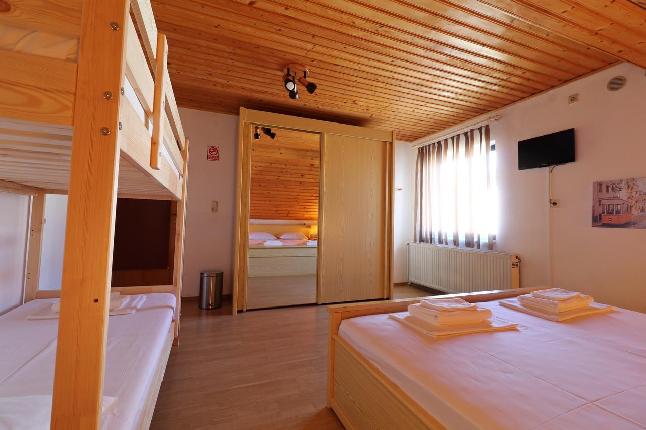 Casa 193 Motorcycle Friends Bed & Breakfast Sibiu Exterior photo